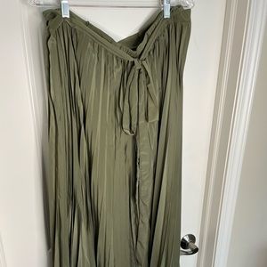 EUC Large Lularoe pleated Deanne maxi skirt
